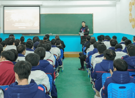 天府新区航空旅游职业学院