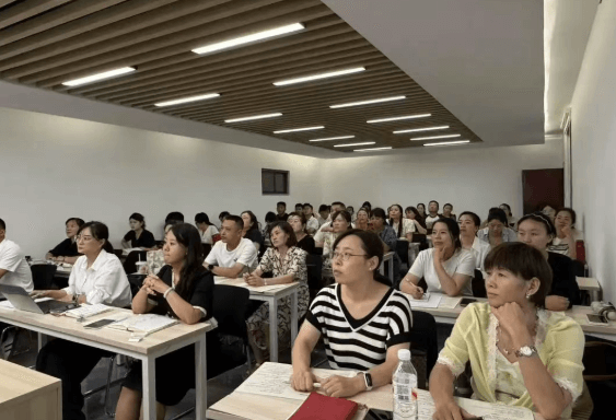 成都佳兴外国语学校 成都佳兴外国语学校