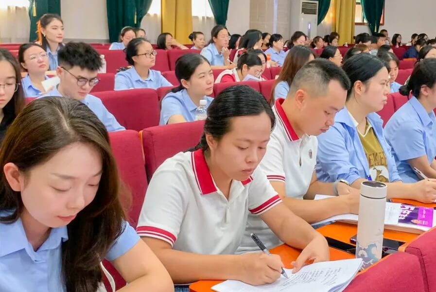 成都市郫都区川科外国语学校 成都市郫都区川科外国语学校